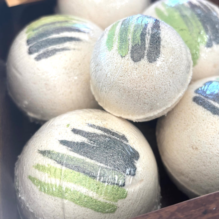 Kiss my Kiwi Butter Bath Bomb | Plume