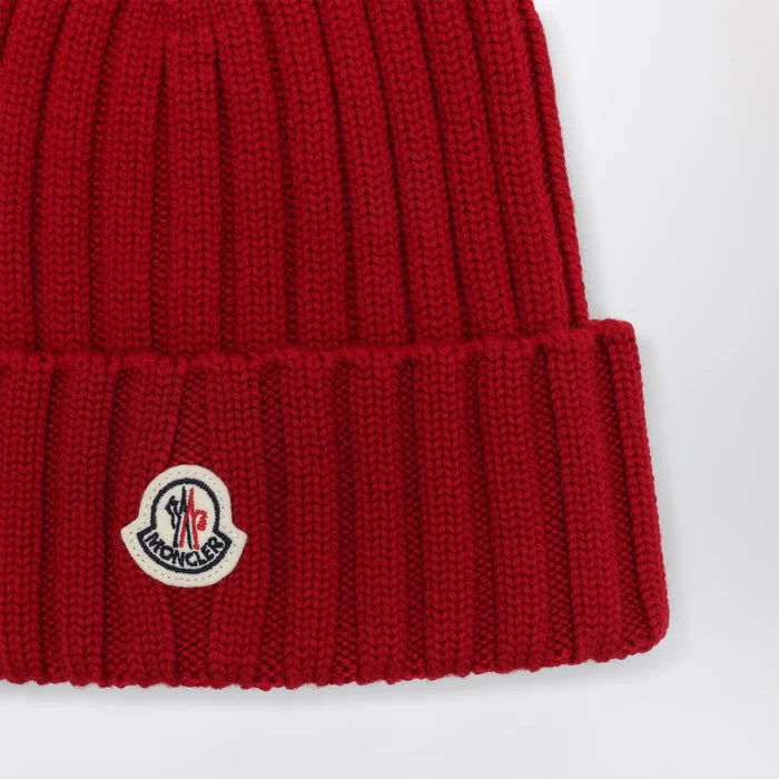 Moncler - Cable-knit wool beanie with logo in burgundy