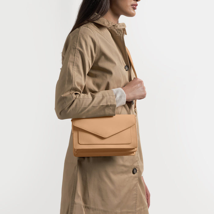 Medium Willow Envelope Bag Tan
