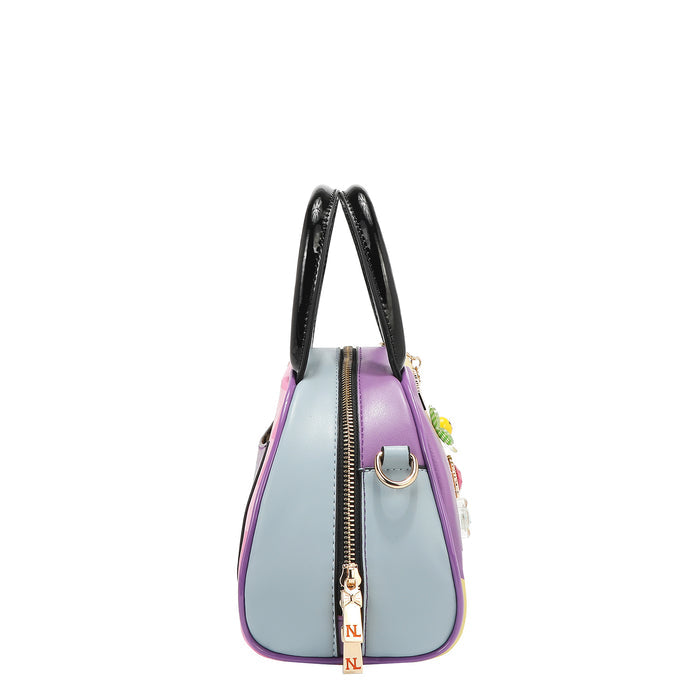 Main two-way zip top closure, with black handles