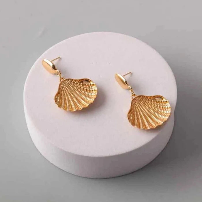 Textured Seashell Oval Drop Earrings – Gold & Silver Metallic Shell Dangle Earrings (ER39728GS)