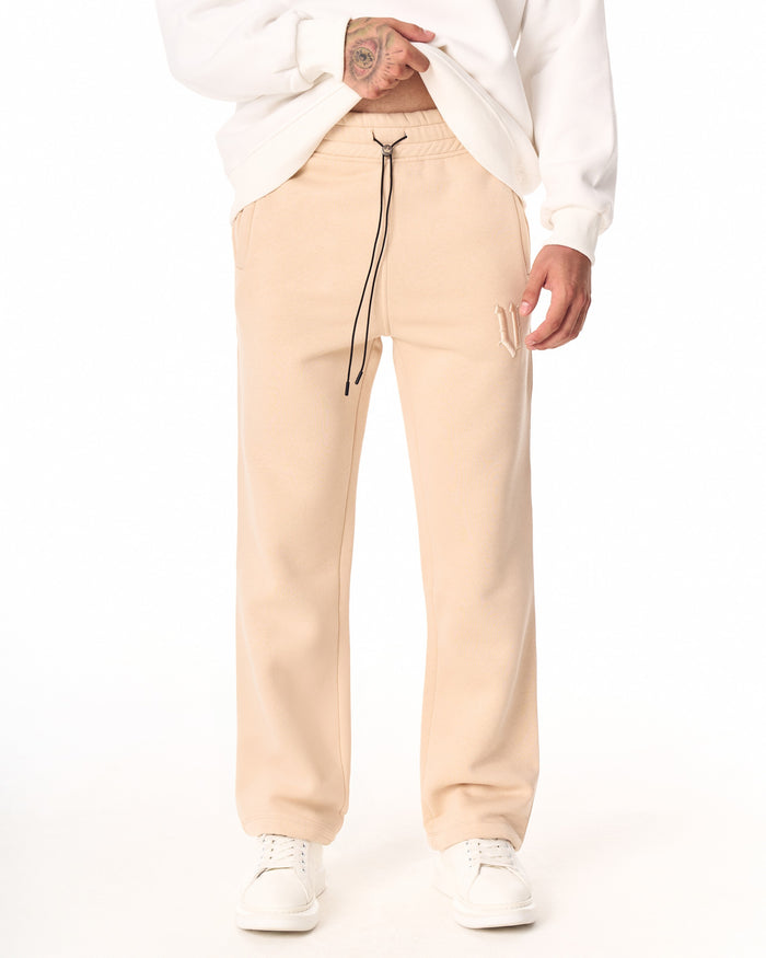 Martin Valen oversized beige jogger full length view showing white sneakers and wide hem