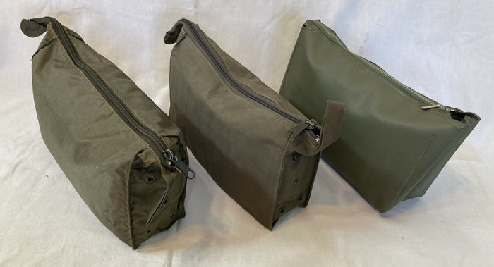 Vintage German Bundeswehr Toiletry Bag – 1950s-90s Military Surplus, Vinyl, Canvas or Nylon